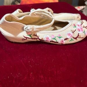 Floral Embroidered Women's Shoes